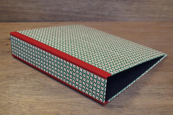 Design oedner Toni linen edges